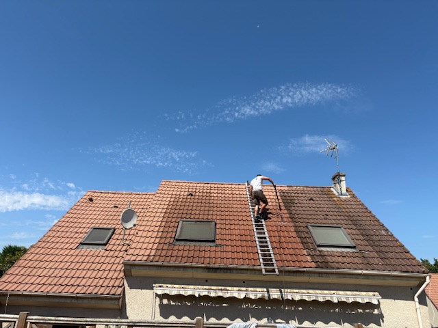Nettoyage toiture par un couvreur à Saint-Germain-en-Laye